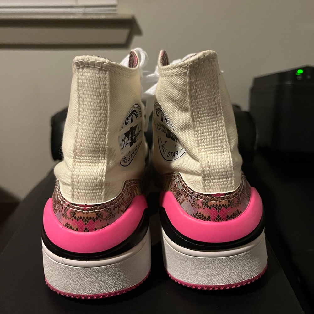 Converse - Picture 3 of 4